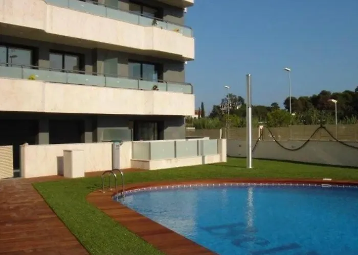 Hermoso Piso En Un Paso De La Playa De Fenals Con Piscina